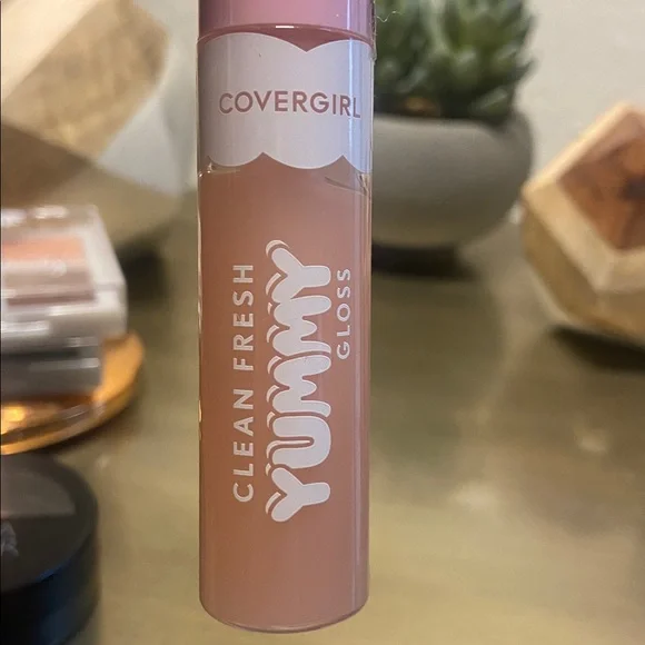 Ulta Makeup Bundle - Eyeshadows, Face Powder, Lipgloss, Eye Primer, Lip Scrub 💋 - Picture 4 of 7